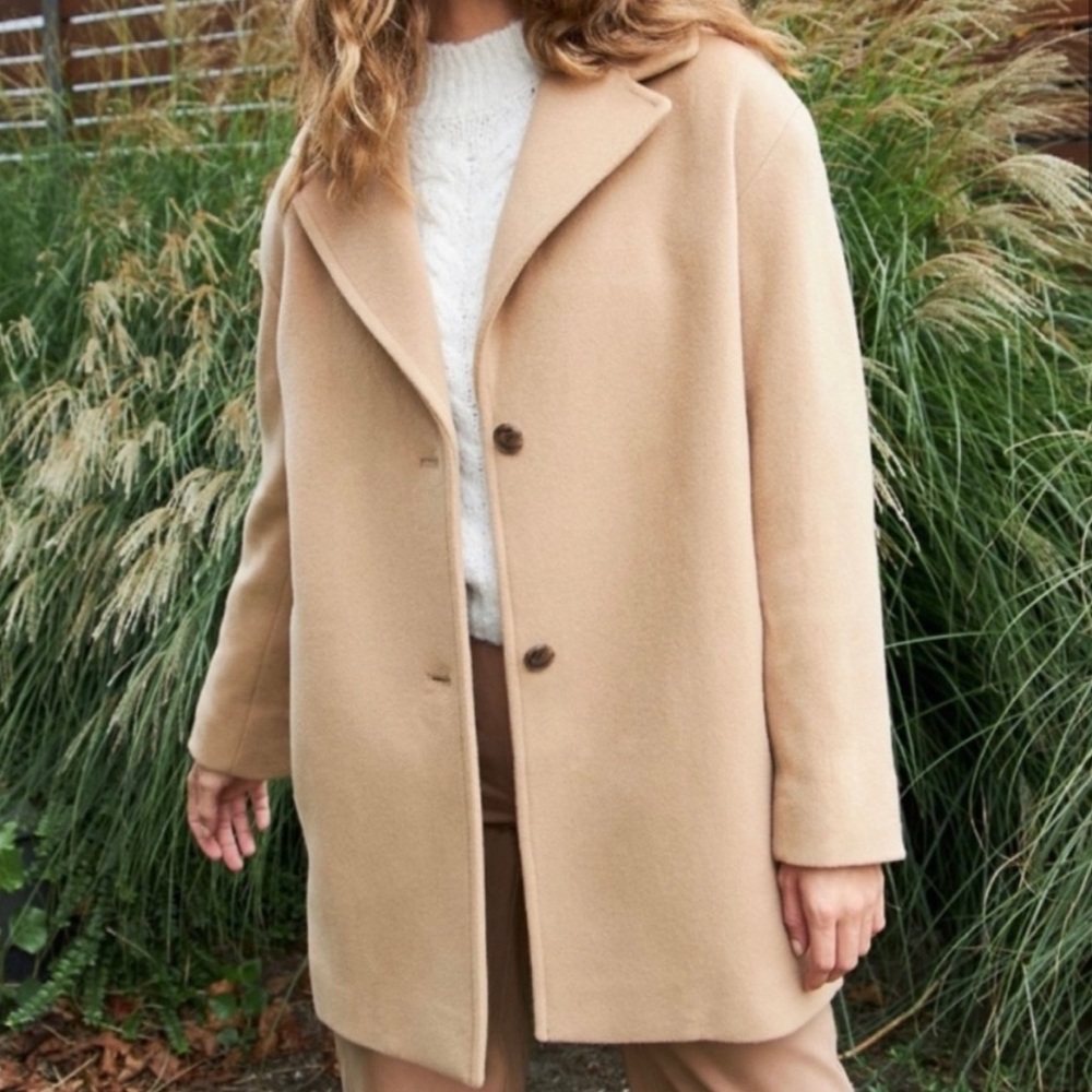NWT Aritzia Princeville coat in gold camel